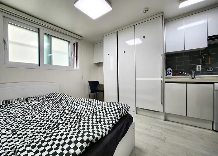 St Cozy Near Soongsil Station Апартаменты *